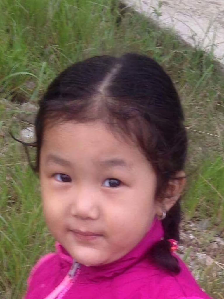 Bambina tibetana sostegno adozione a distanza